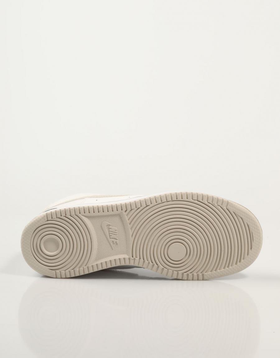ZAPATILLAS NIKE COURT en color Blanco