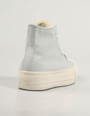 ZAPATILLAS CONVERSE CUCK TAYLOR ALL STAR LIFT en color Azul marino