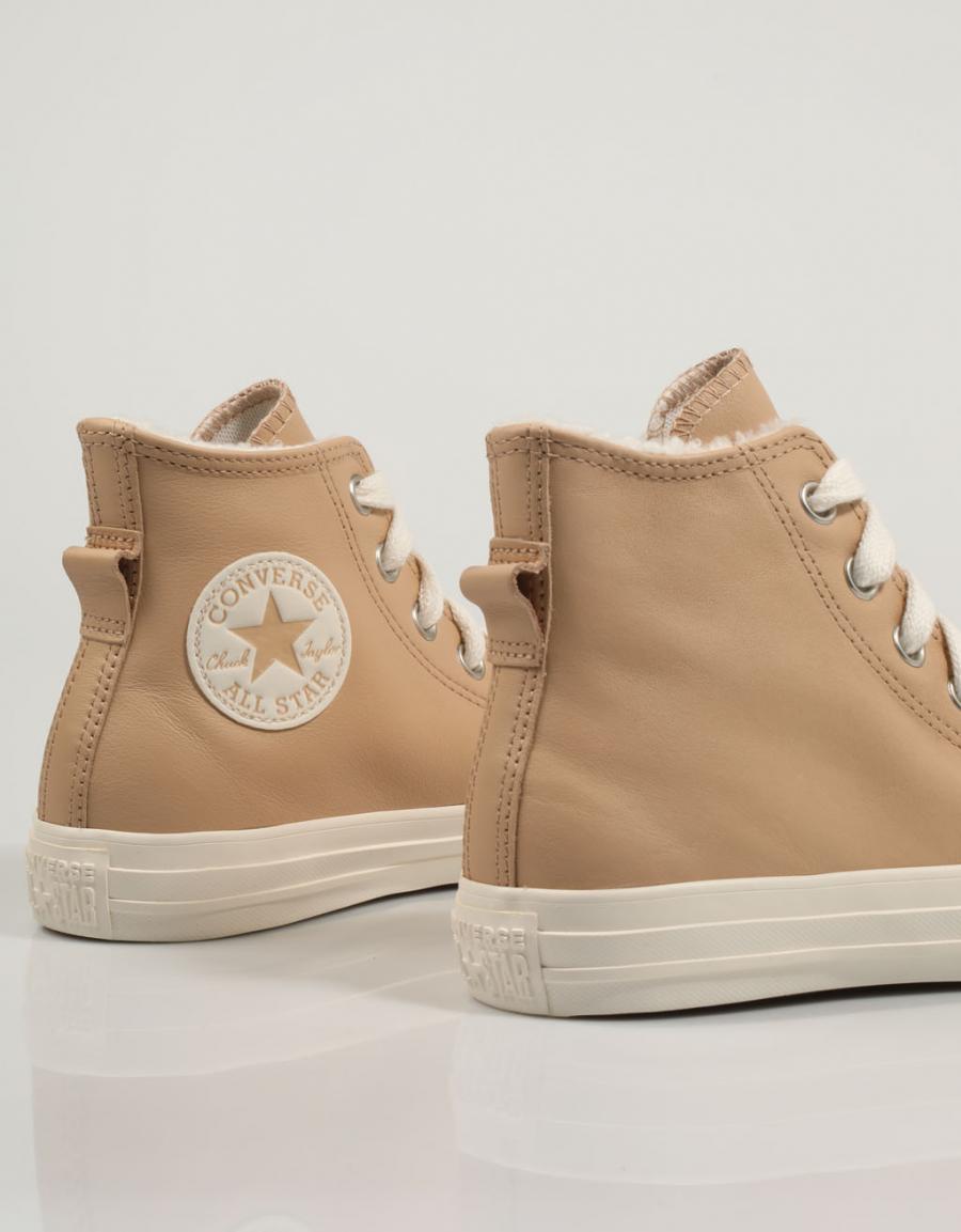 ZAPATILLAS CONVERSE CHUCK en color Beige