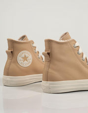 ZAPATILLAS CONVERSE CHUCK en color Beige