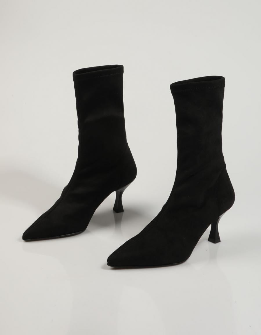BOTINES REBECCA HOPE 2207 en color Negro
