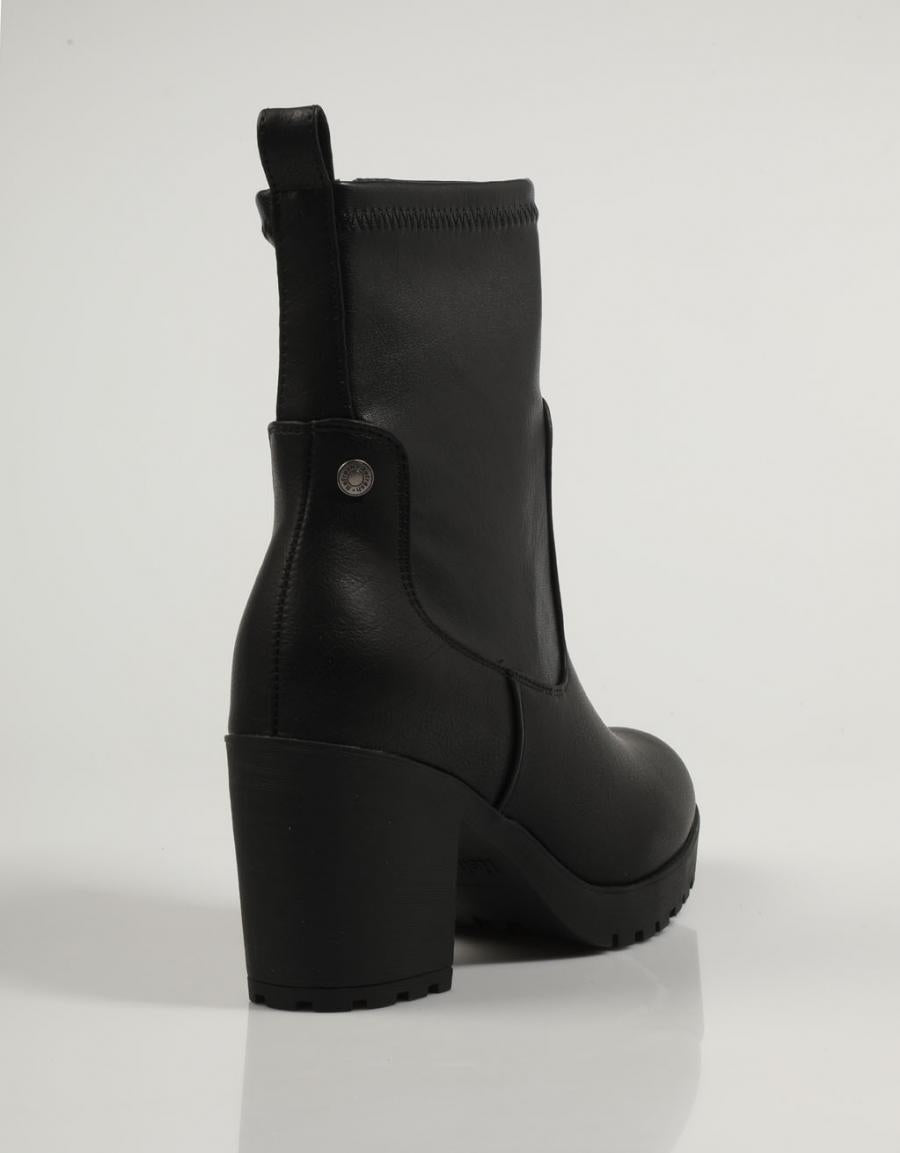 BOTINES REFRESH 171038 en color Negro