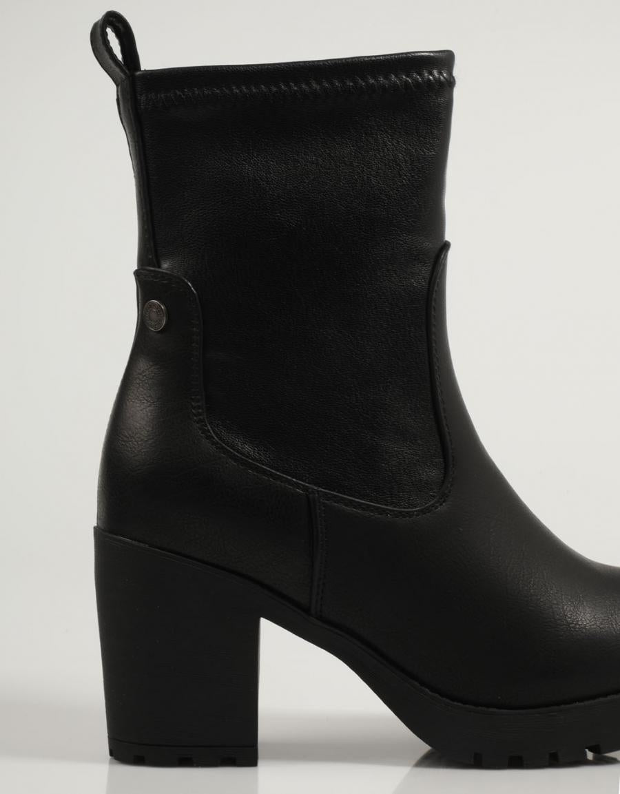BOTINES REFRESH 171038 en color Negro