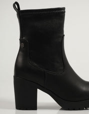 BOTINES REFRESH 171038 en color Negro
