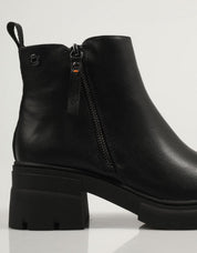 BOTINES REFRESH 171054 en color Negro