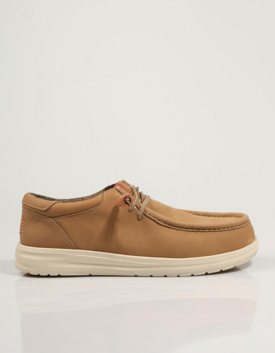 ZAPATOS SPORT DUDE WALLY en color Beige