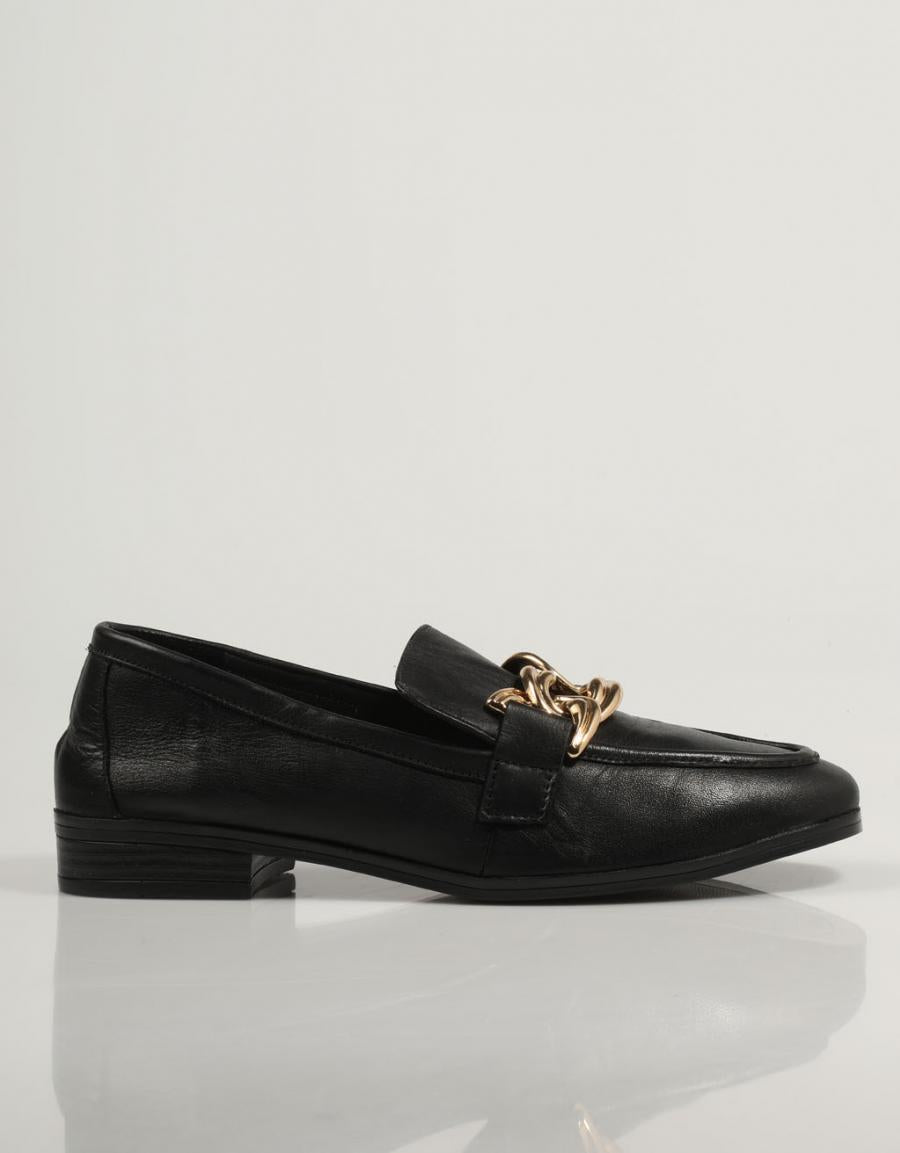 ZAPATOS SPORT TOP 3 23823 en color Negro