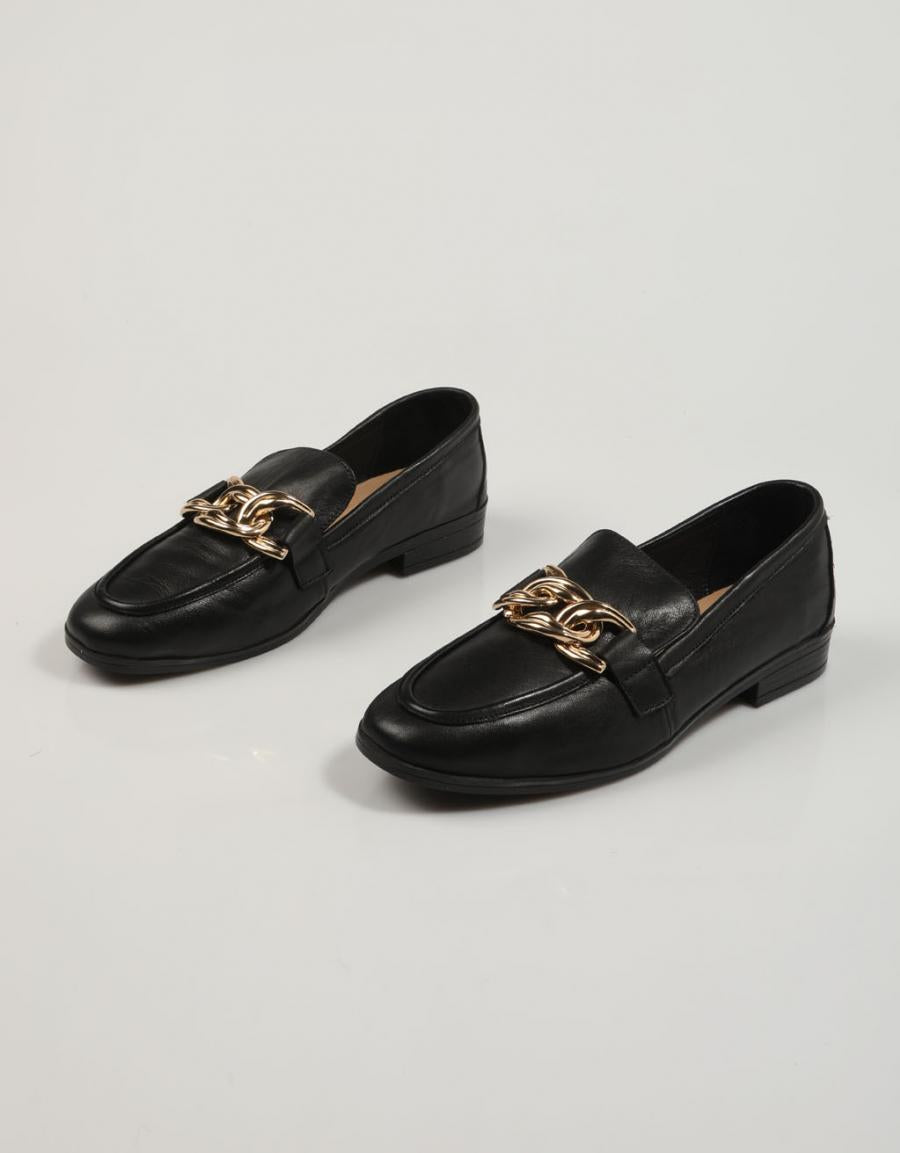 ZAPATOS SPORT TOP 3 23823 en color Negro