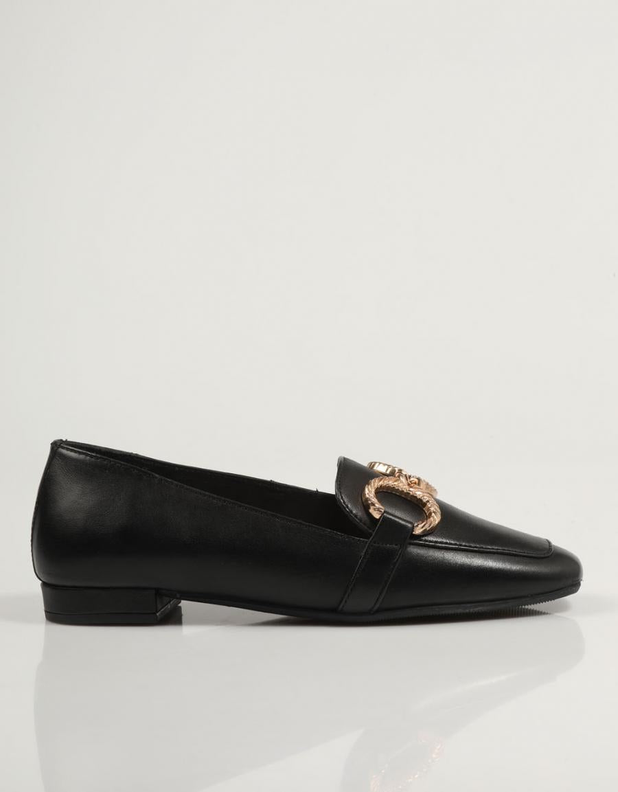 ZAPATOS SPORT TOP 3 23807 en color Negro