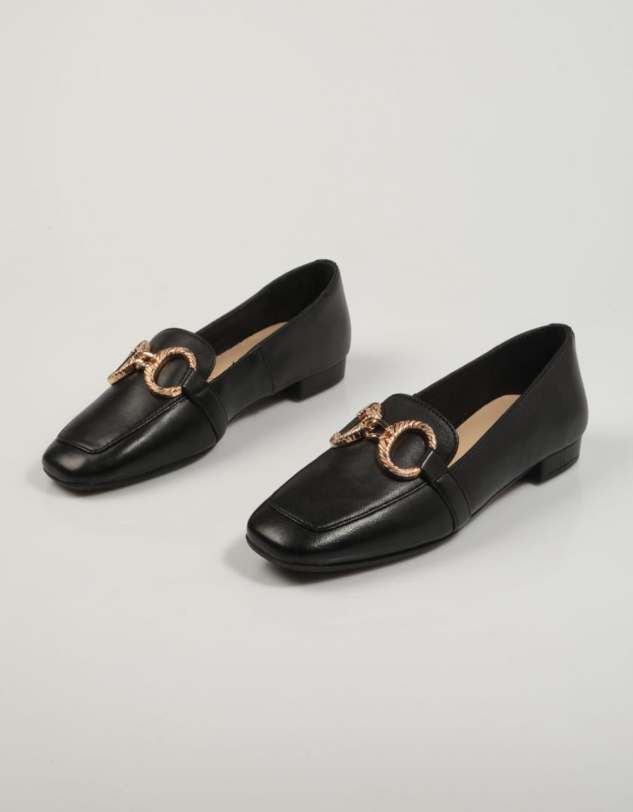 ZAPATOS SPORT TOP 3 23807 en color Negro