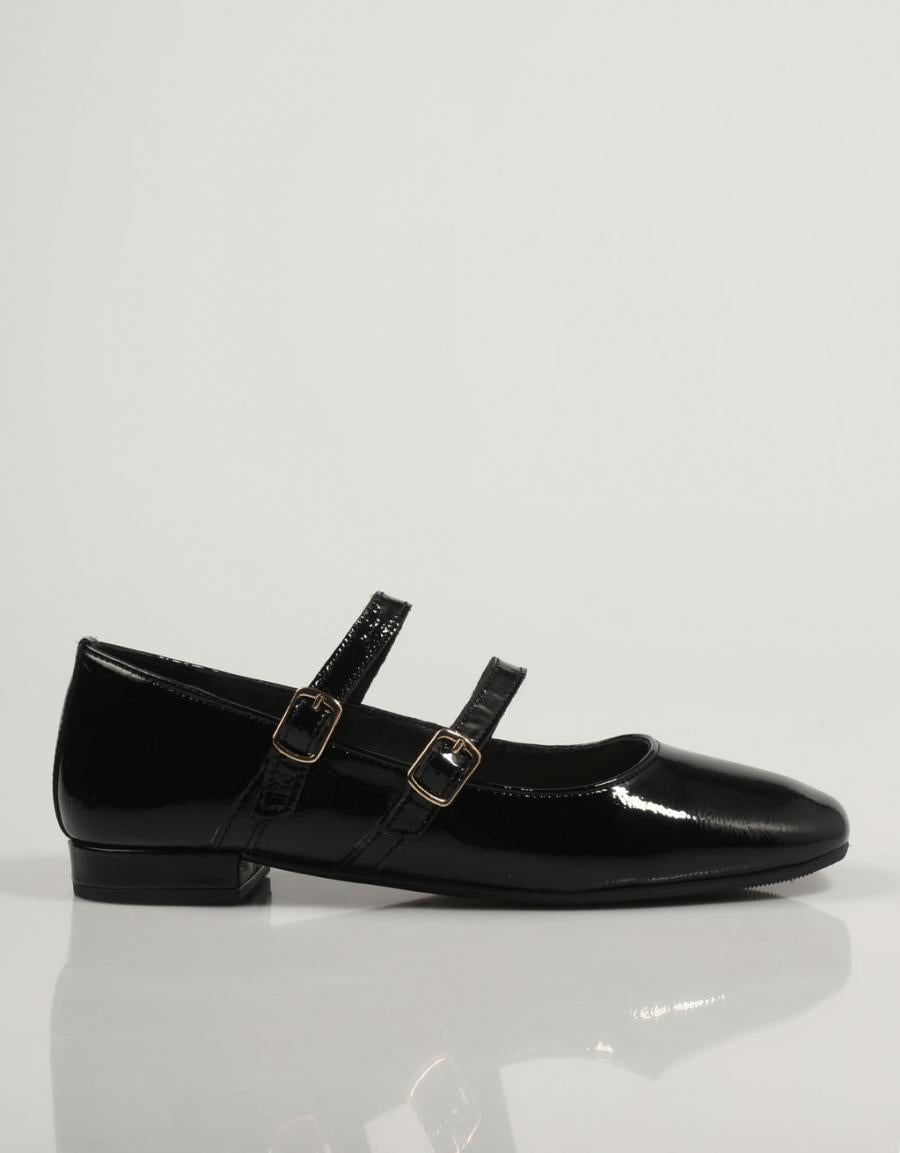 ZAPATOS SPORT TOP 3 23813 en color Negro