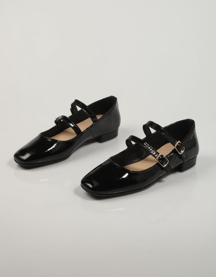 ZAPATOS SPORT TOP 3 23813 en color Negro