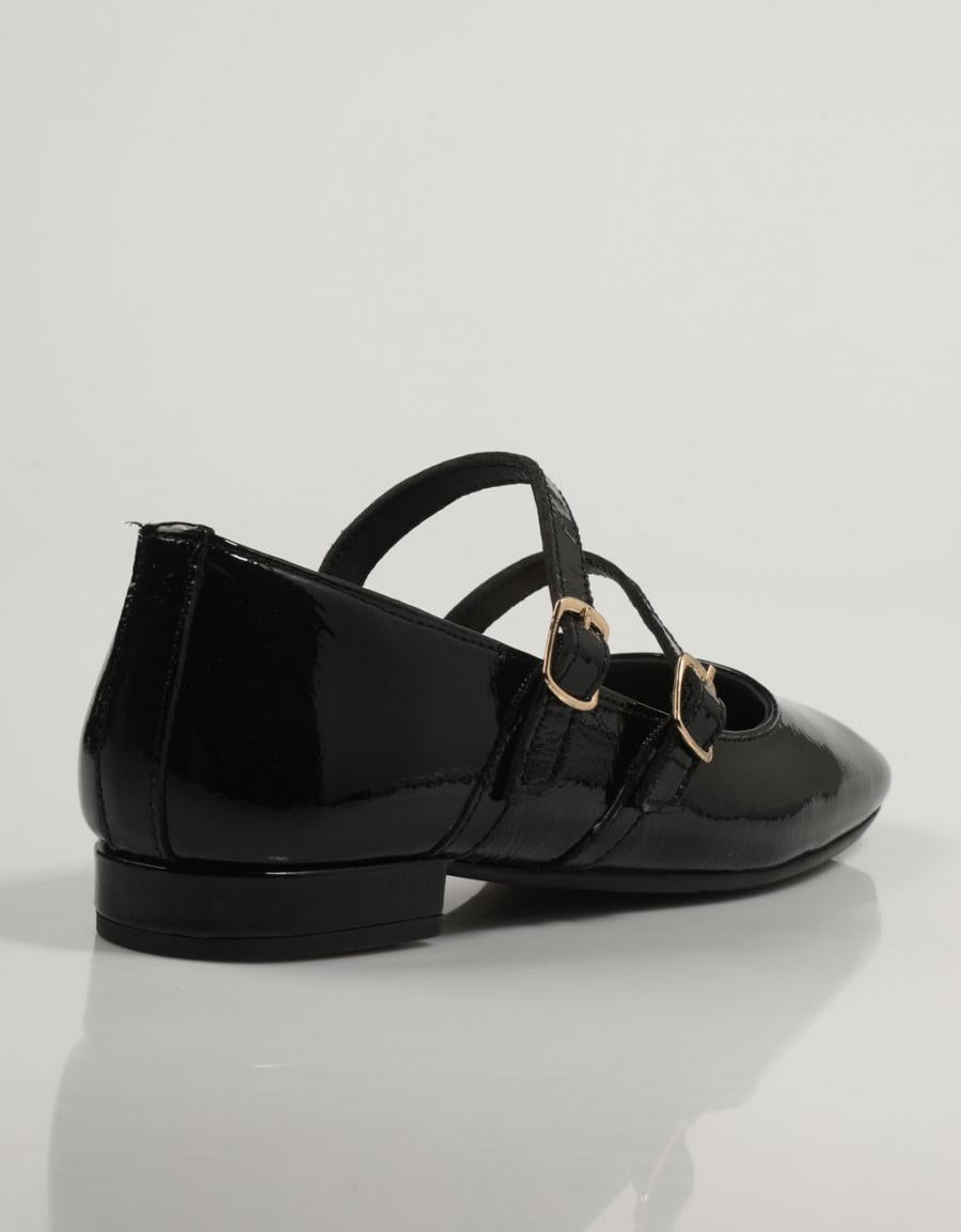 ZAPATOS SPORT TOP 3 23813 en color Negro