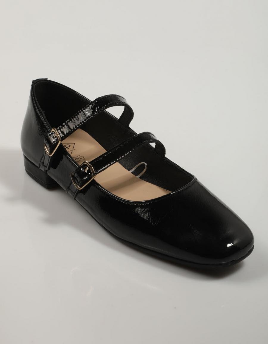 ZAPATOS SPORT TOP 3 23813 en color Negro