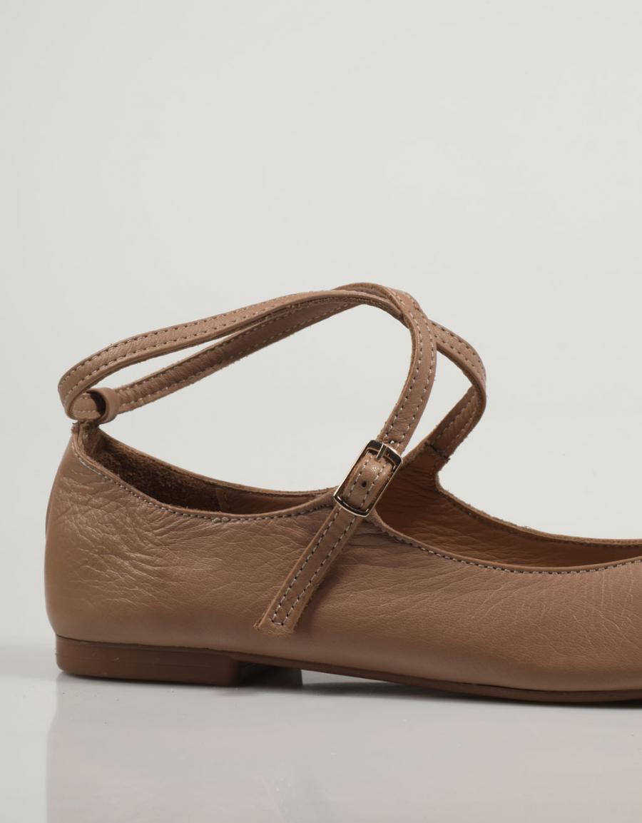 ZAPATOS SPORT TOP 3 23669 en color Beige