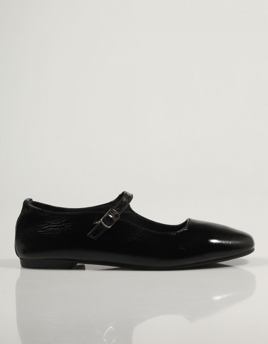 ZAPATOS SPORT TOP 3 23670 en color Negro
