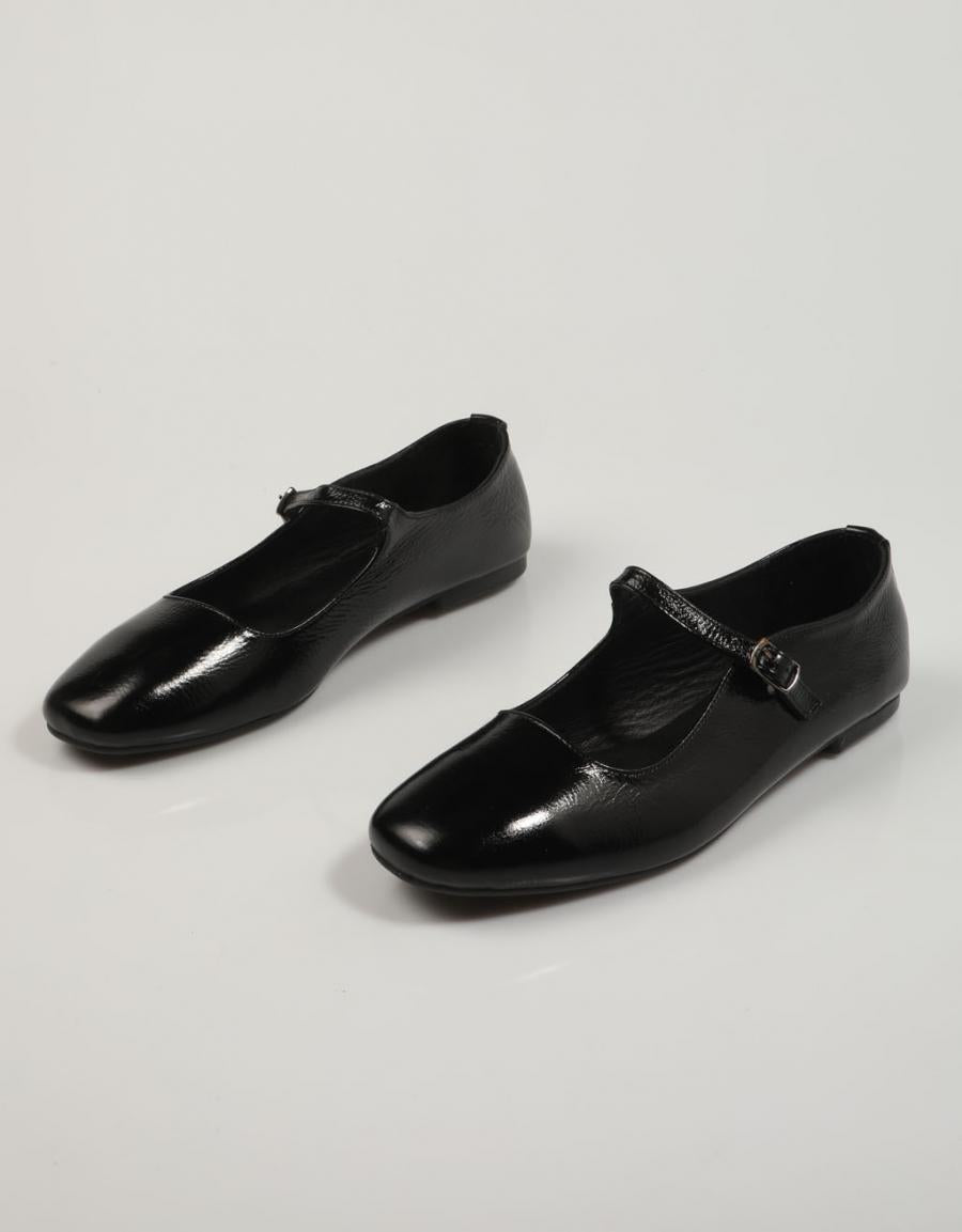 ZAPATOS SPORT TOP 3 23670 en color Negro