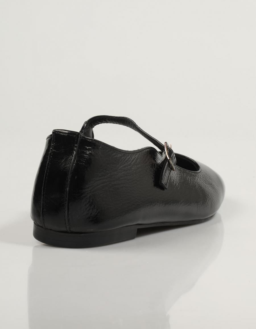 ZAPATOS SPORT TOP 3 23670 en color Negro