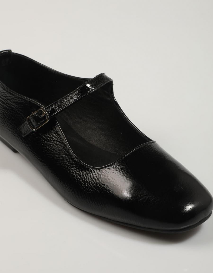ZAPATOS SPORT TOP 3 23670 en color Negro