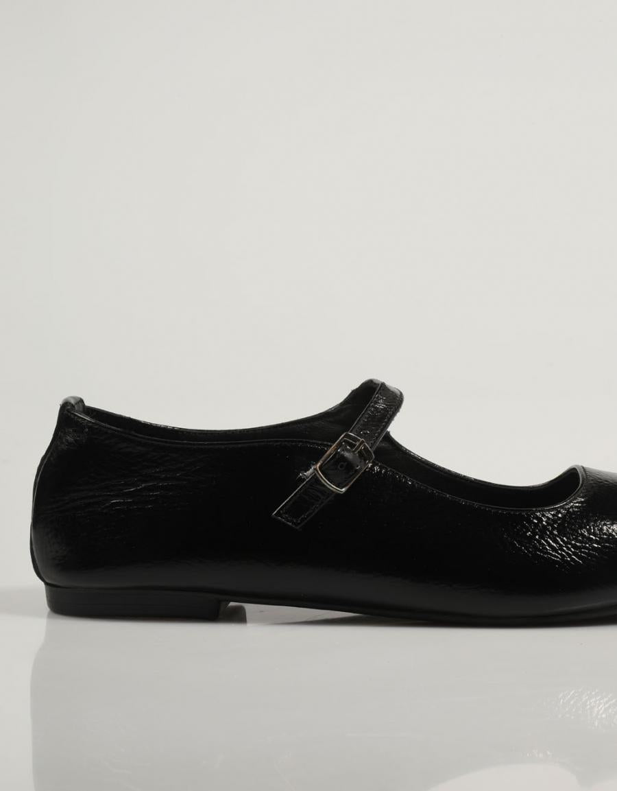 ZAPATOS SPORT TOP 3 23670 en color Negro