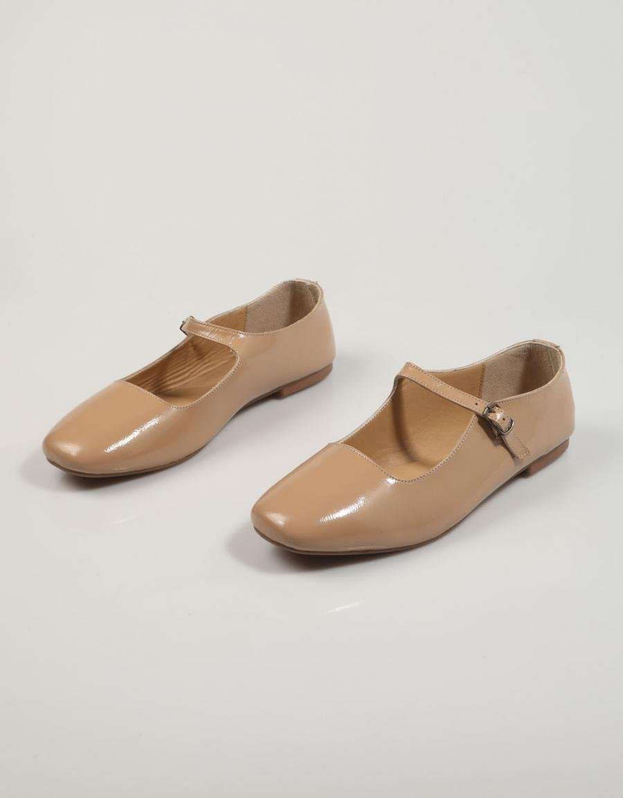 ZAPATOS SPORT TOP 3 23670 en color Beige