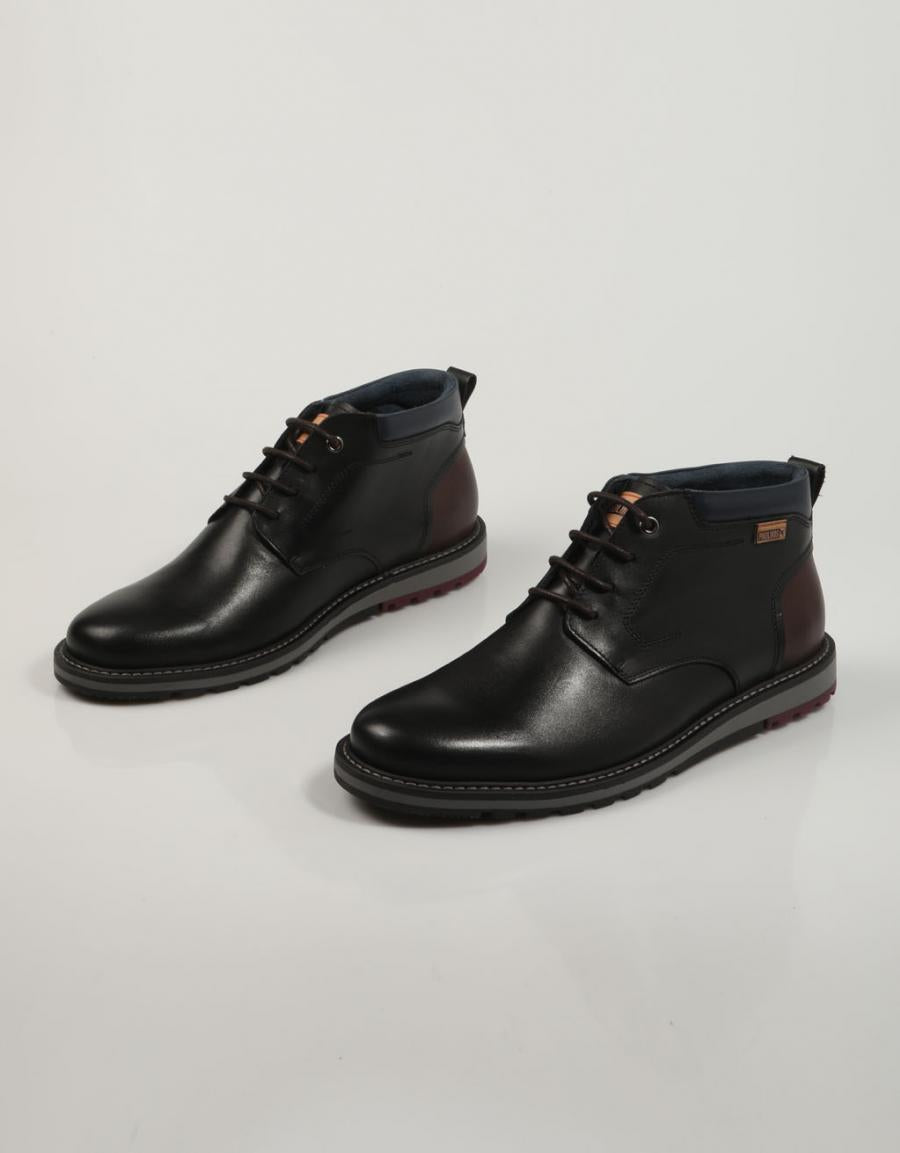 BOTINES PIKOLINOS BERNA M8J 8181C1 en color Negro