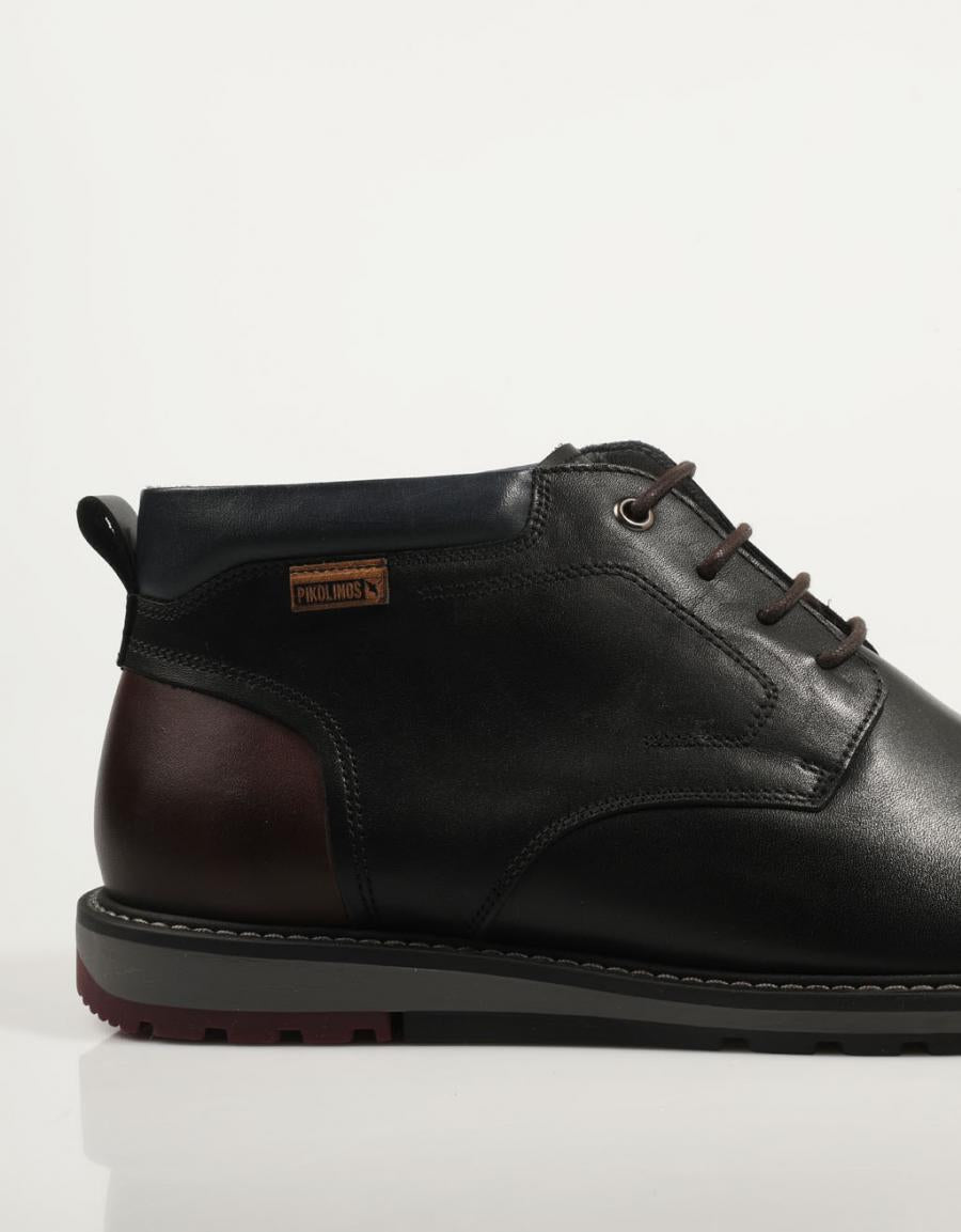 BOTINES PIKOLINOS BERNA M8J 8181C1 en color Negro