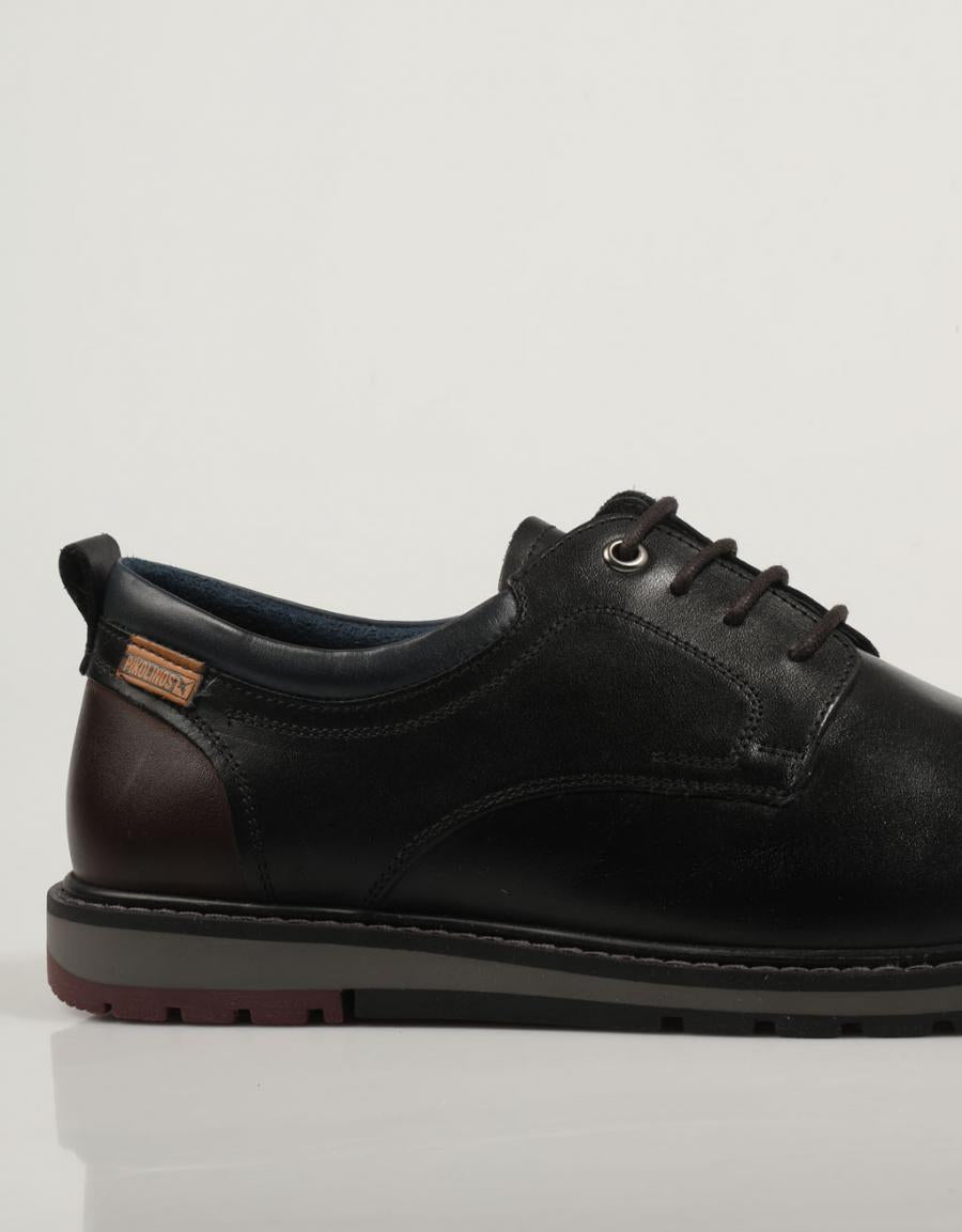 ZAPATOS SPORT PIKOLINOS BERNA M8J 4183 en color Negro