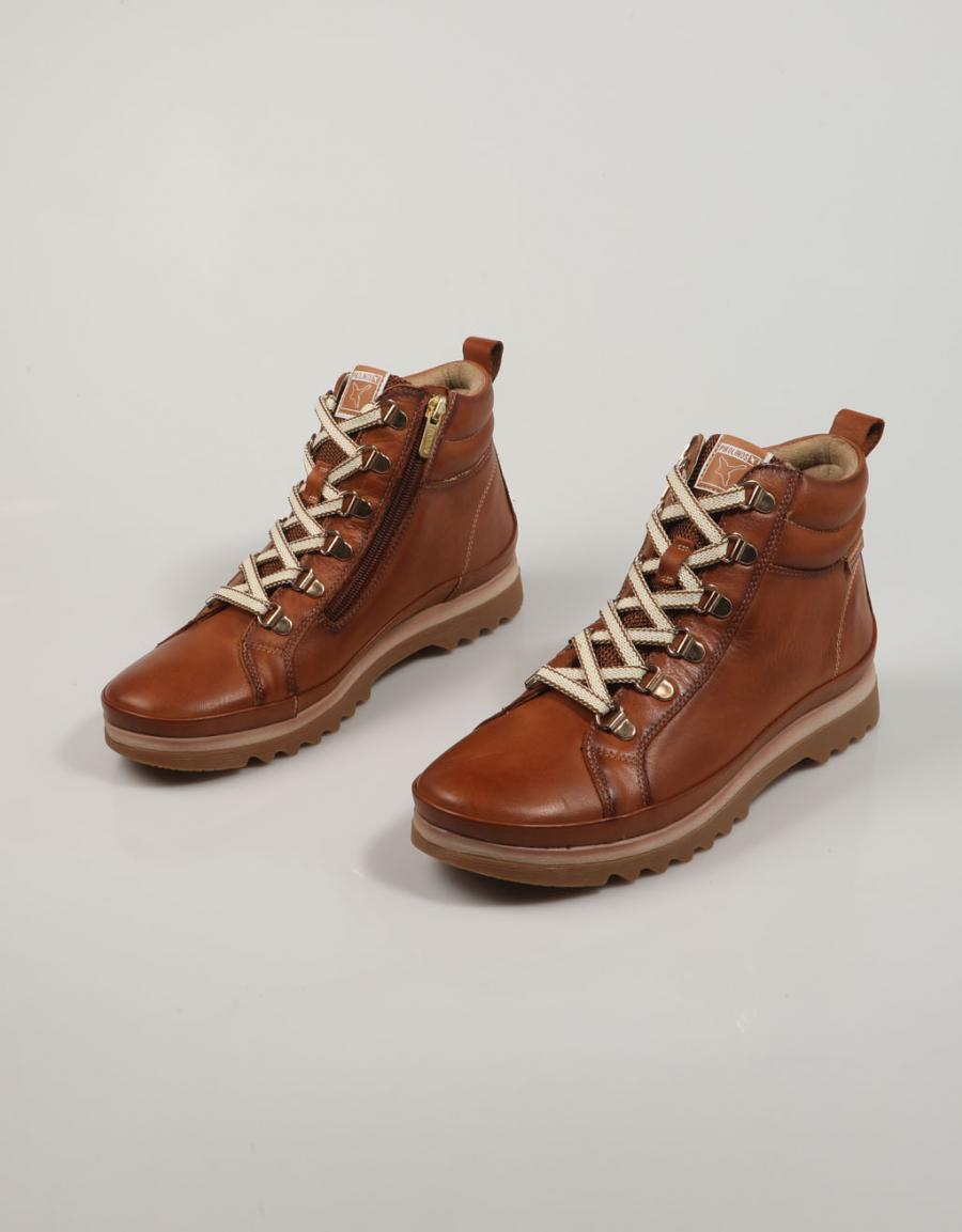 BOTINES PIKOLINOS VIGO W3W 8564C1 en color Cuero