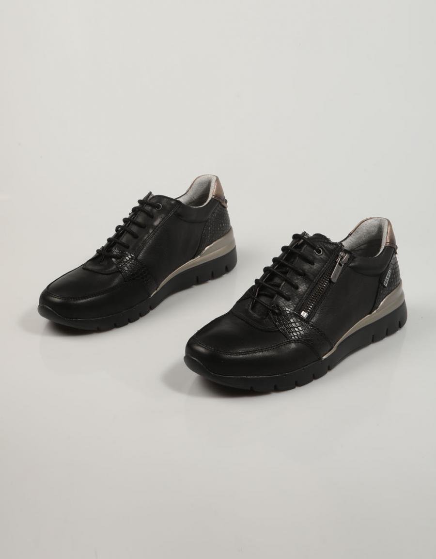 ZAPATILLAS PIKOLINOS CANTABRIA W4R 6718C2 en color Negro