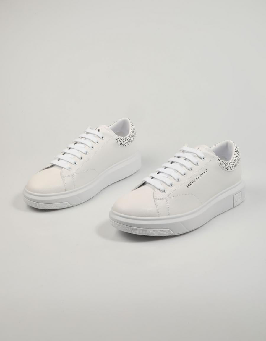 ZAPATILLAS ARMANI EXCHANGE XUX123 en color Blanco