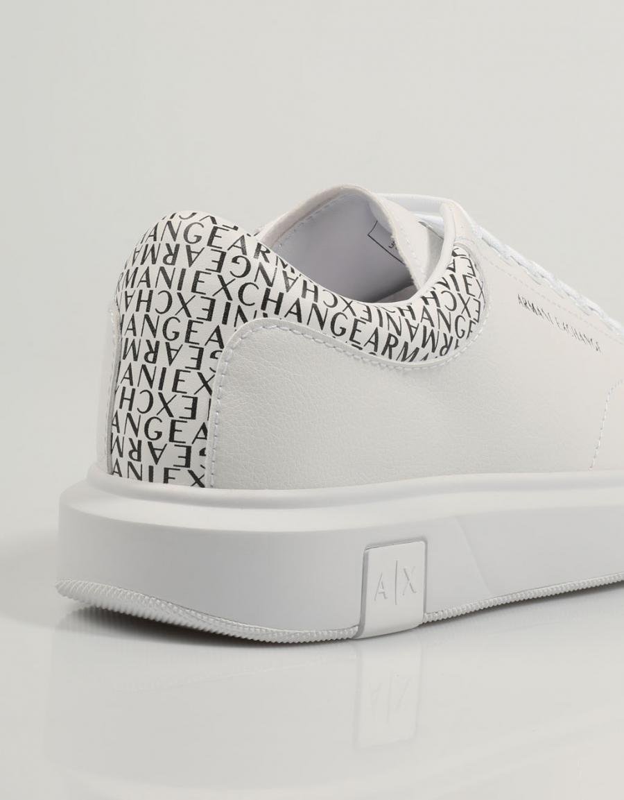 ZAPATILLAS ARMANI EXCHANGE XUX123 en color Blanco