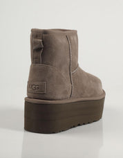 BOTINES UGG W CASSIC MINI PLATFORM en color Gris