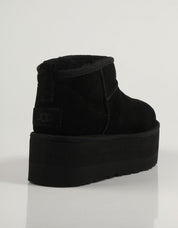 BOTINES UGG W CASSIC ULTRA MINI PLATFORM en color Negro