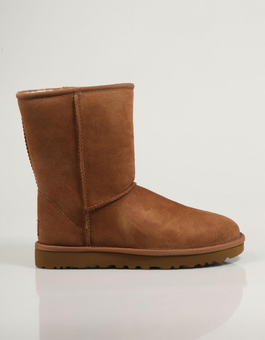 BOTINES UGG CLASSIC SHORT II en color Cuero