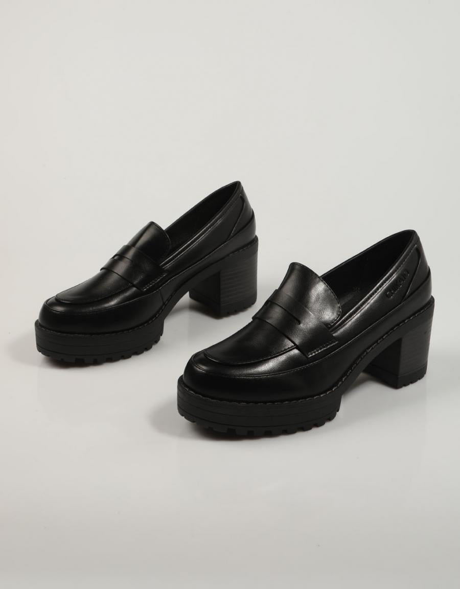 ZAPATOS SPORT CHIKA10 PILAR 20 en color Negro