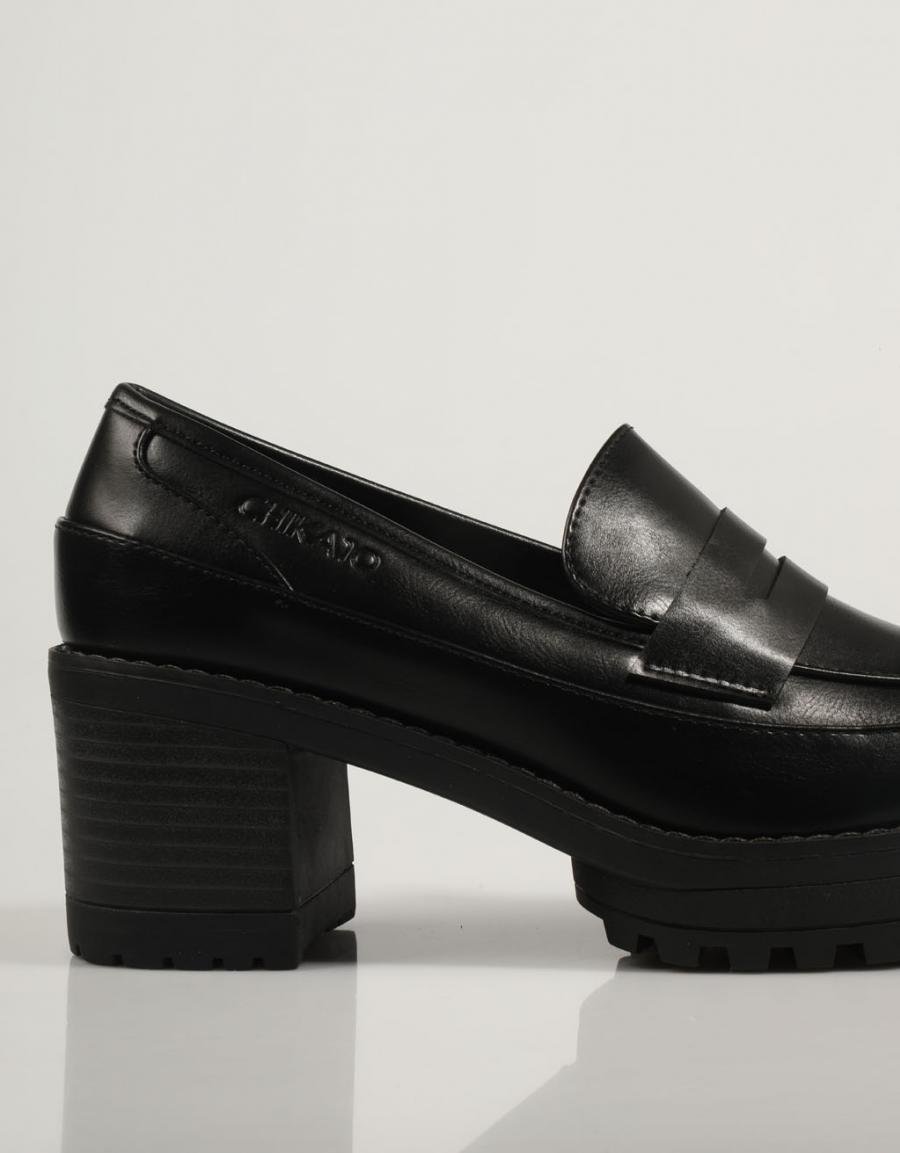 ZAPATOS SPORT CHIKA10 PILAR 20 en color Negro