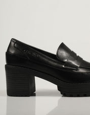 ZAPATOS SPORT CHIKA10 PILAR 20 en color Negro