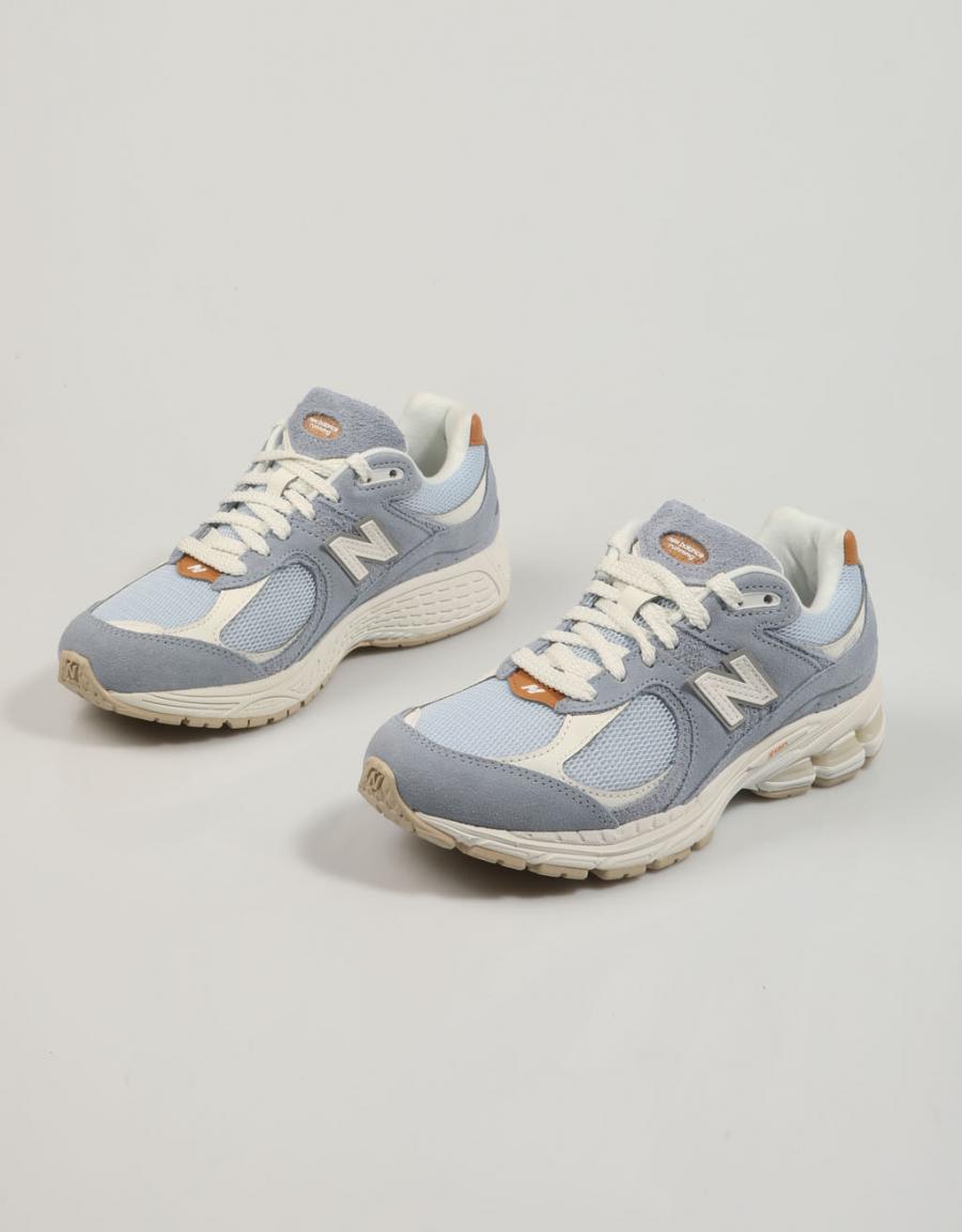 ZAPATILLAS NEW BALANCE M2002 en color Azul marino