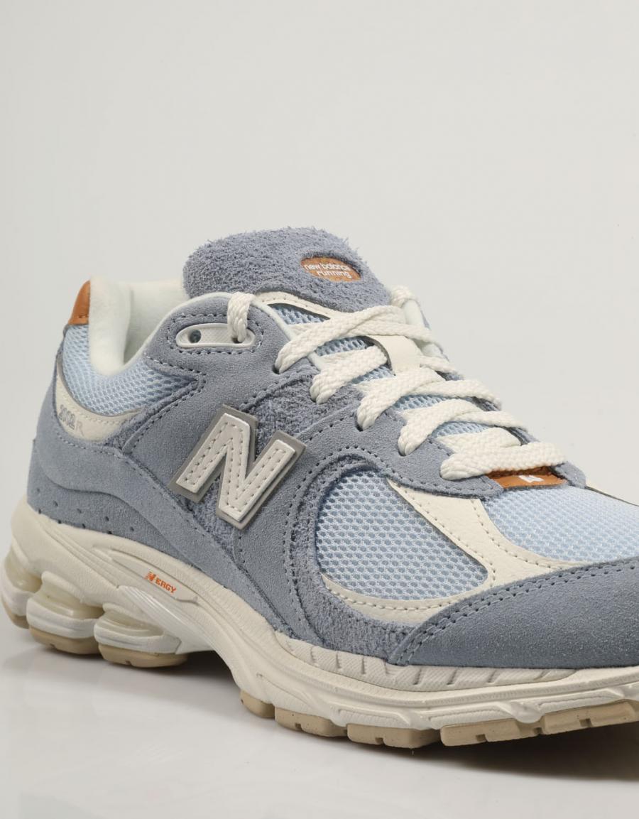 ZAPATILLAS NEW BALANCE M2002 en color Azul marino