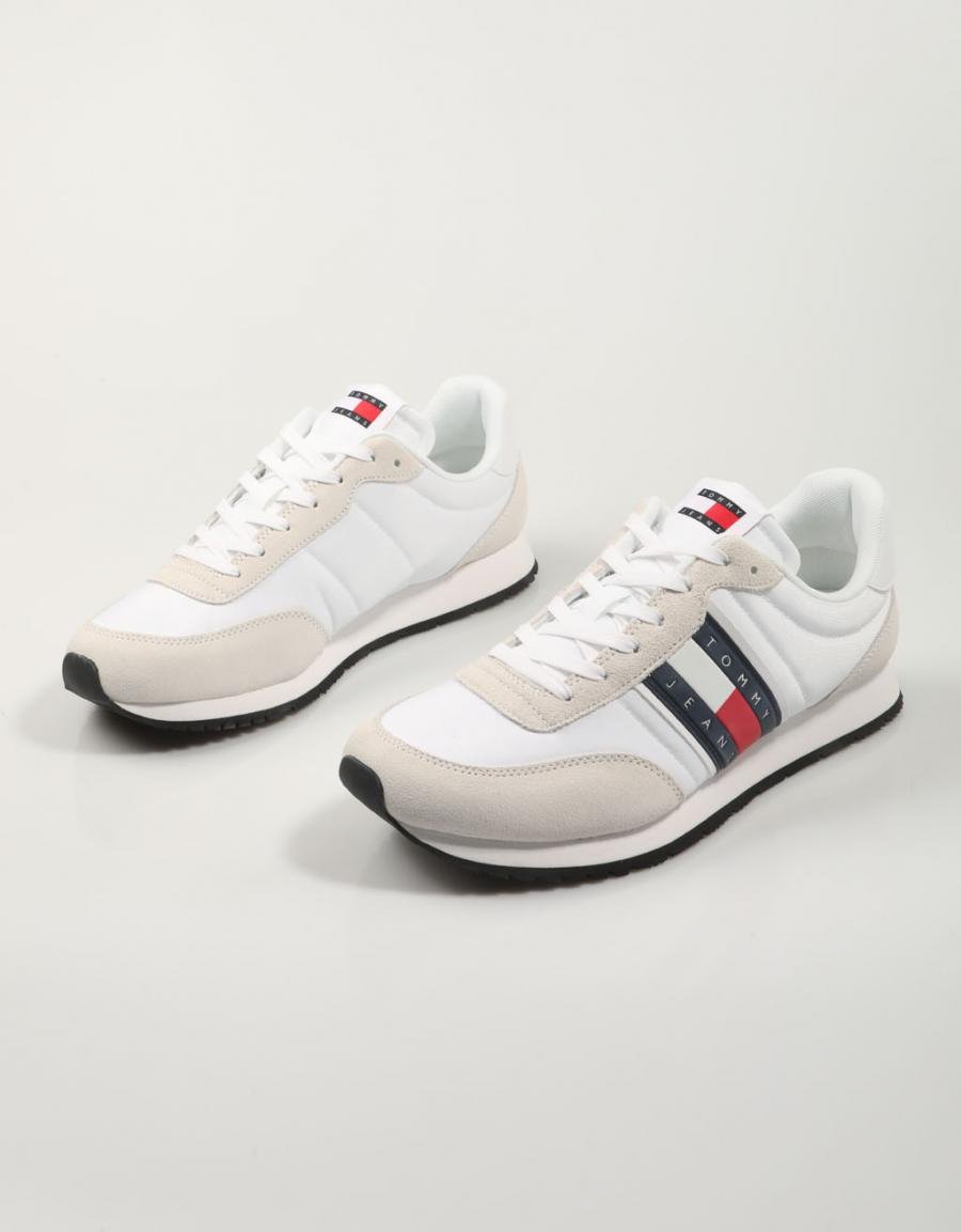 ZAPATILLAS TOMMY HILFIGER TJM RUNNER CASUAL ESS en color Blanco