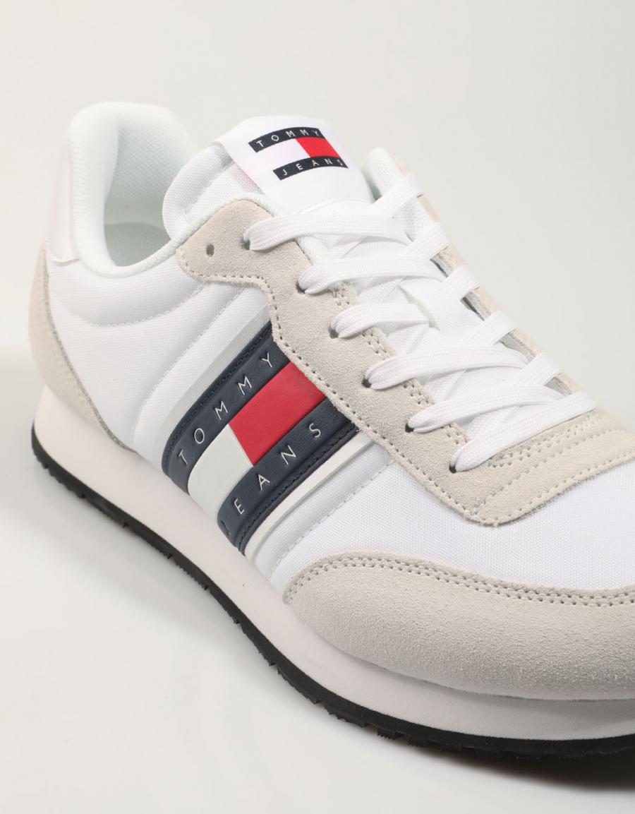 ZAPATILLAS TOMMY HILFIGER TJM RUNNER CASUAL ESS en color Blanco