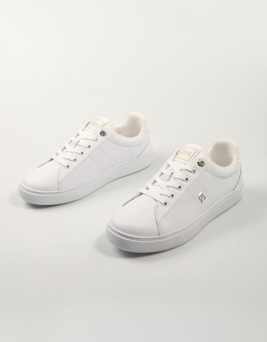 ZAPATILLAS TOMMY HILFIGER ESSENTIAL en color Blanco