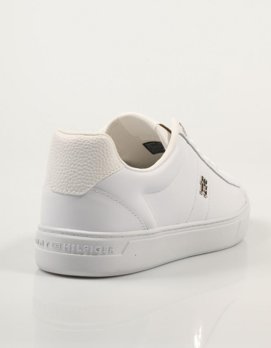 ZAPATILLAS TOMMY HILFIGER ESSENTIAL en color Blanco