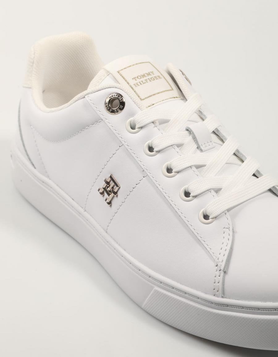 ZAPATILLAS TOMMY HILFIGER ESSENTIAL en color Blanco