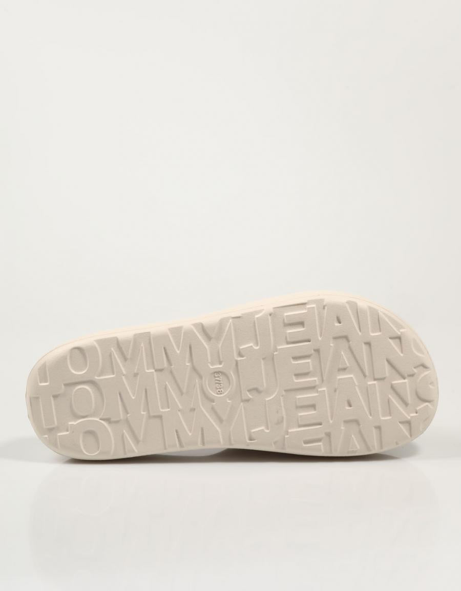 CHANCLAS TOMMY HILFIGER TJW CHUNKY FLATFORM SLIDE en color Beige