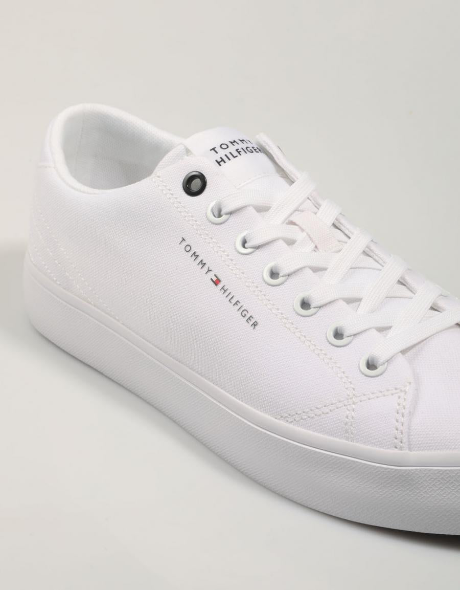 ZAPATILLAS TOMMY HILFIGER TH HI VULC LOW CANVAS en color Blanco