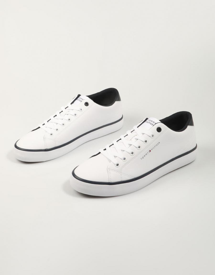 ZAPATILLAS TOMMY HILFIGER TH HI VULC CORE LOW LEATHER ESS en color Blanco