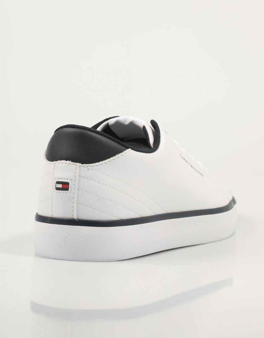 ZAPATILLAS TOMMY HILFIGER TH HI VULC CORE LOW LEATHER ESS en color Blanco