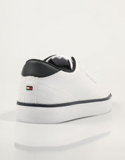ZAPATILLAS TOMMY HILFIGER TH HI VULC CORE LOW LEATHER ESS en color Blanco